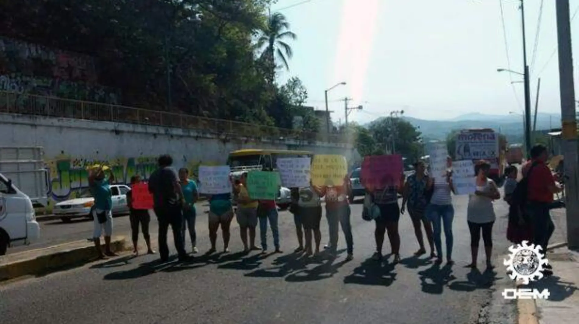 Acapulco - bloqueo en la carretera acapulco - méxico